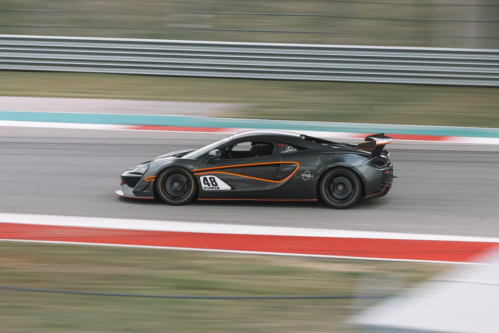 Piloter sur le circuit de Lohéac en Bretagne